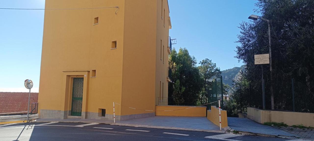 Casa Di Claude Con Posto Auto Daire Finale Ligure Dış mekan fotoğraf